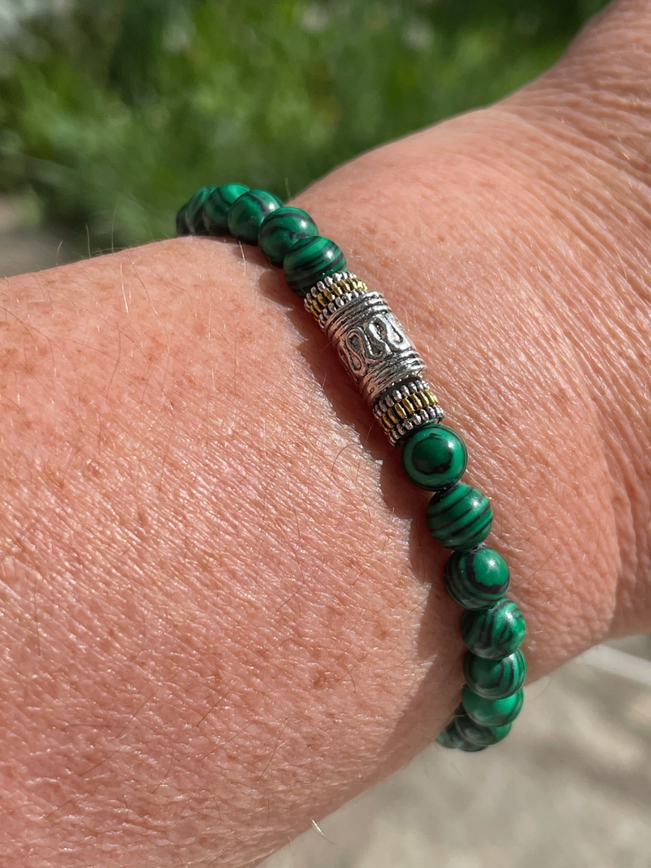 Bracelet traditionnel en pierres naturelles Malachite pour équilibre & transformation