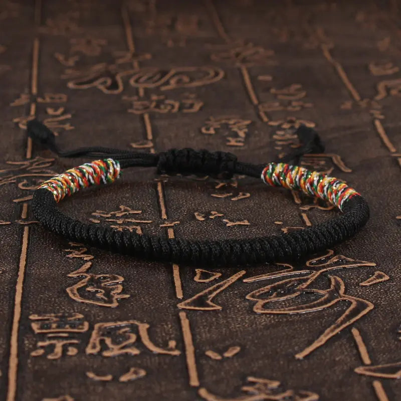 bracelet bouddhiste tibétain porte-bonheur noir tissé main